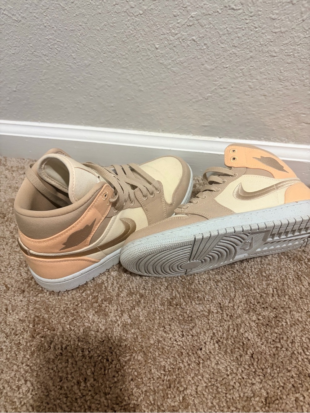 Nike Jordan 1 Mid Canvas Khaki’s